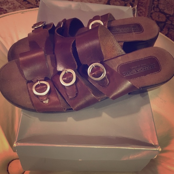 Size 7 brown strap buckle sandals by Amanda Smith - Picture 1 of 4